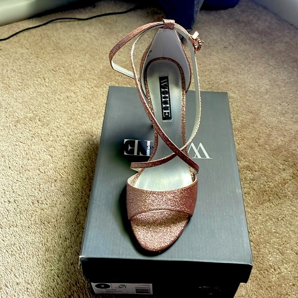 White by Vera Wang Rose Gold Heels size 9. NIB - Picture 1 of 5